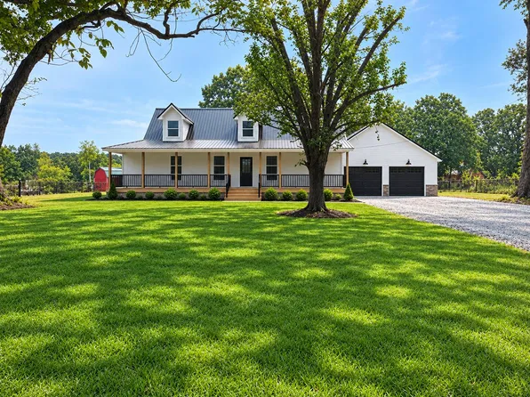 1308 Hall Rd, Signal Mountain, TN 37377