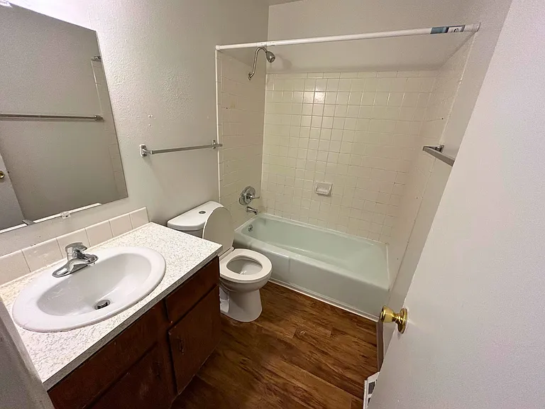 2831 Stanford Rd — Photo 8
