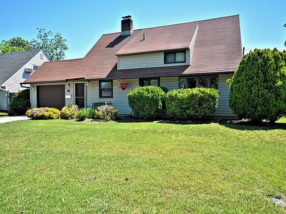 3rd image of 15 Beacon Ln