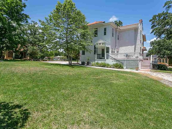 4th image of 2101 E Maxwell St