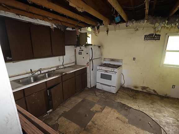 5th image of 206 N Illinois St