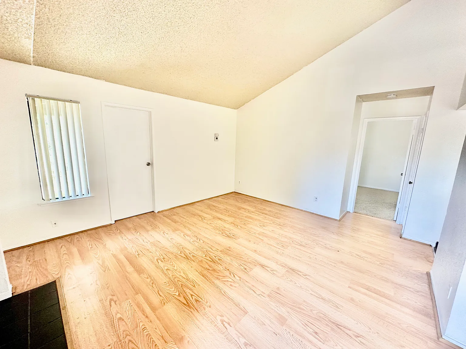 2 bed, 802 sqft, $1,395 — Photo 3