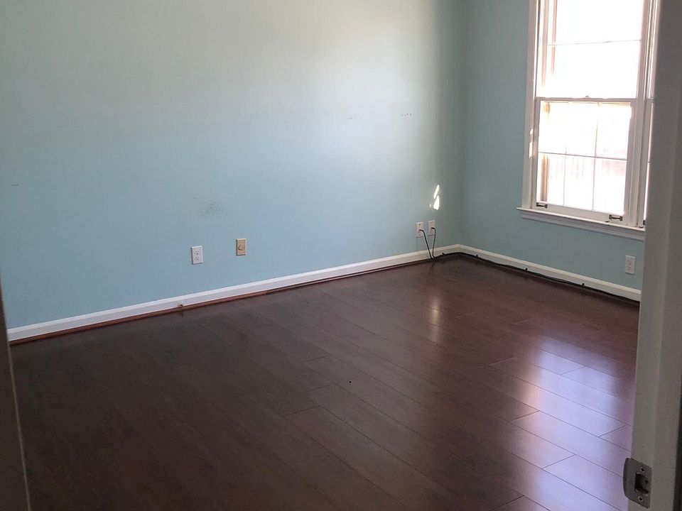 1st image of 236 Mill Creek Pl #1