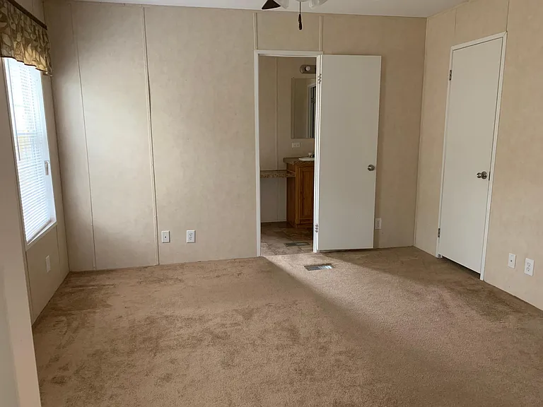 304 Reeves St — Photo 4
