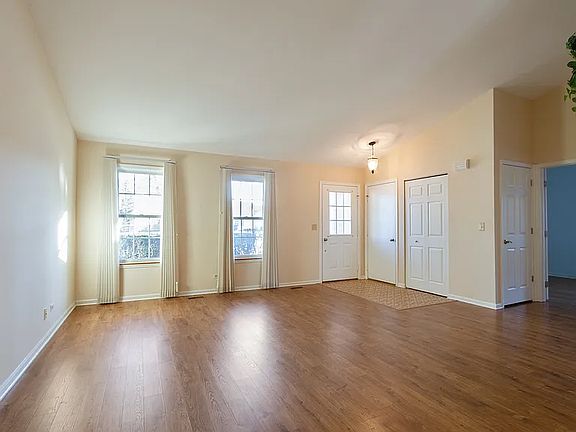 2nd image of 1280 Huntington Dr
