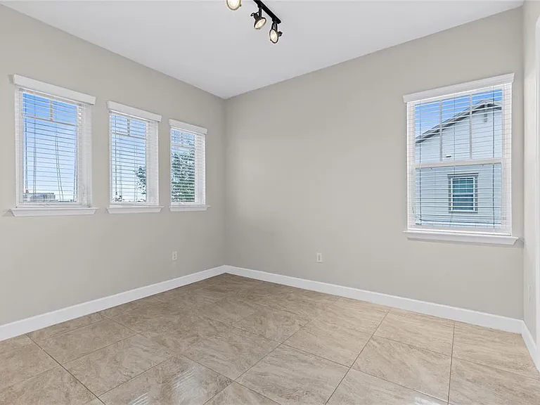 13775 Benavente Ave — Photo 17