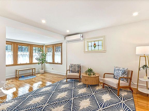 4th image of 7045 Manse St