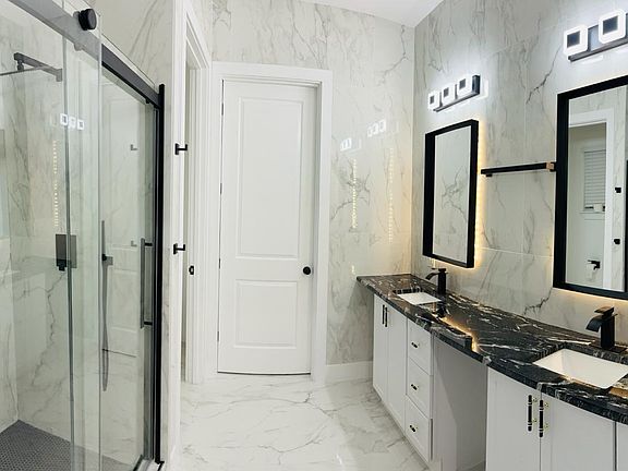 4th image of 601 Ruddy St