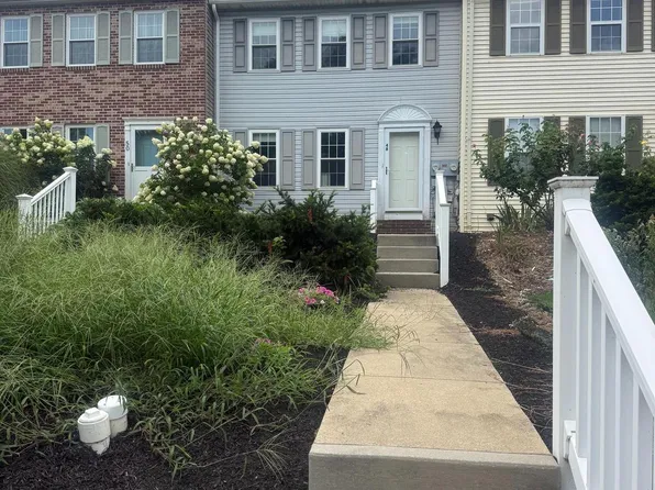 48 Pennwick Dr, Lititz, PA 17543