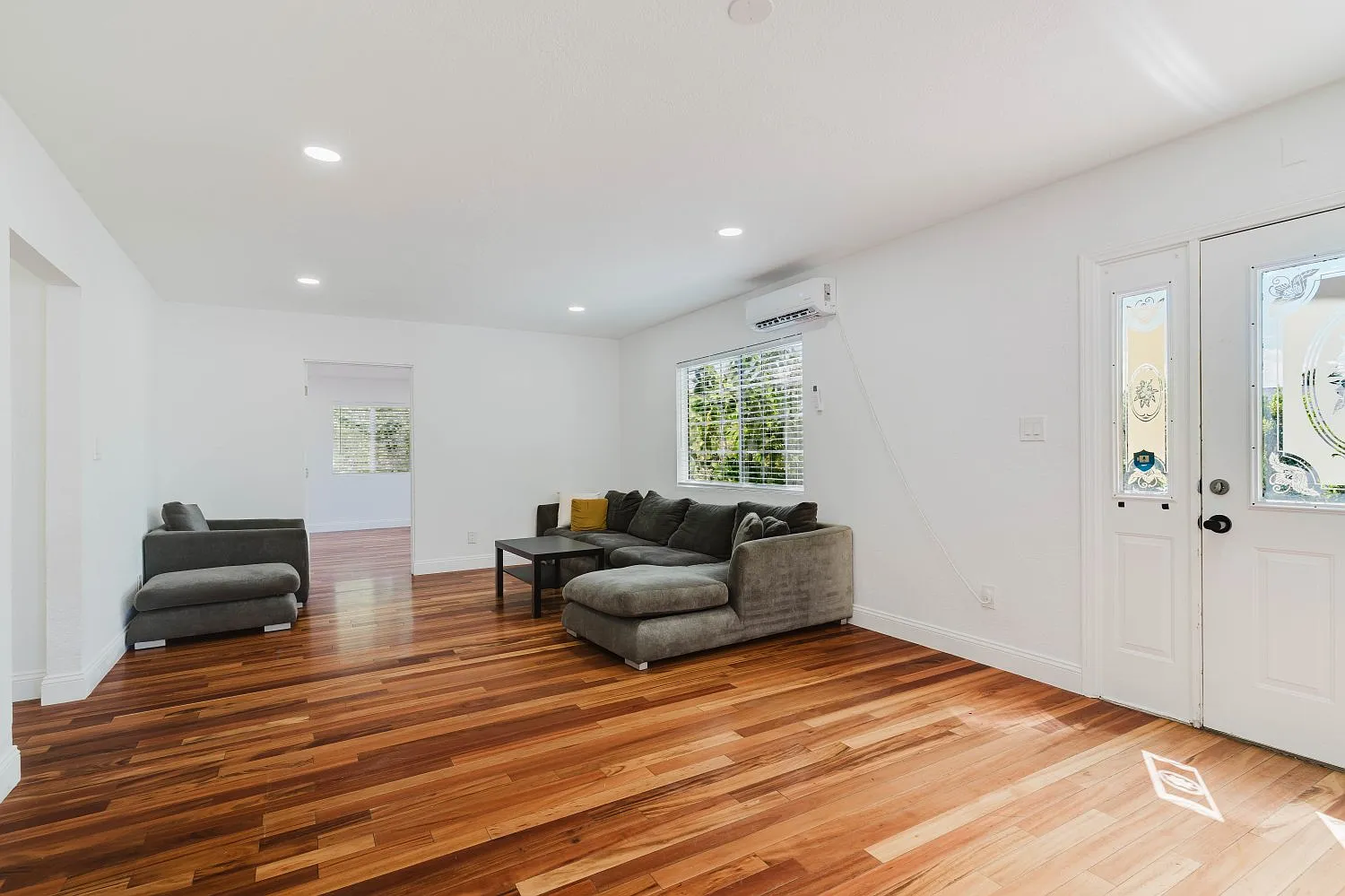 10 bed, 4417 sqft, $13,000 — Photo 4