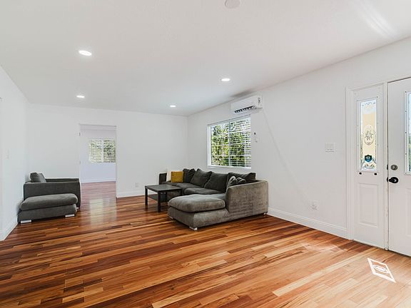 4th image of 13501 Egbert St