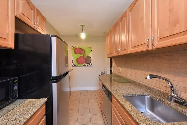 Sold by NY Space Finders Inc. | media 1