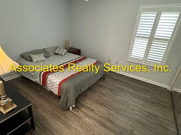 4th image of 10704 Creek Dr #189