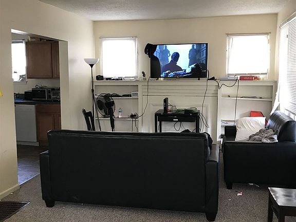 3rd image of 849 Brookwood Pl