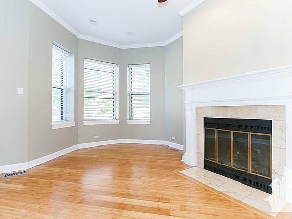 3rd image of 1047 W Leland Ave APT 2E