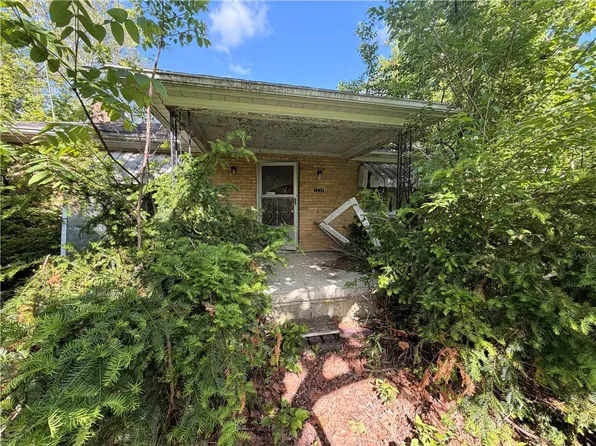 1237 S Diamond Mill Rd, New Lebanon, OH 45345