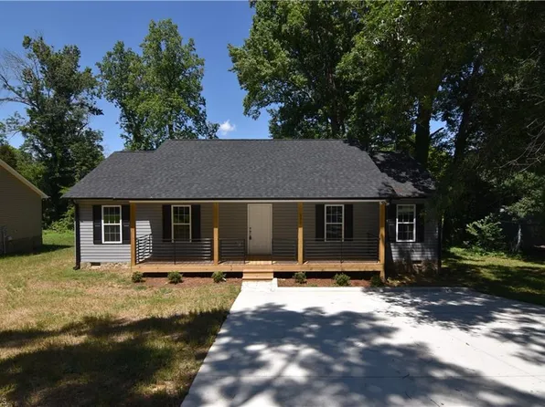 296 Springs Grove Ln, Thomasville, NC 27360