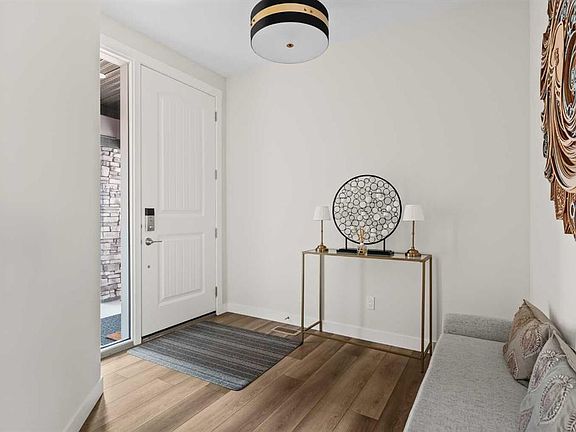 2nd image of 24 SW Cranbrook Cpe SE