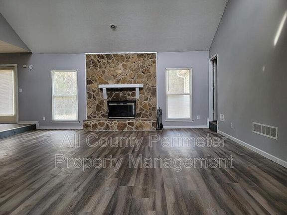 2nd image of 195 Huntington Ct