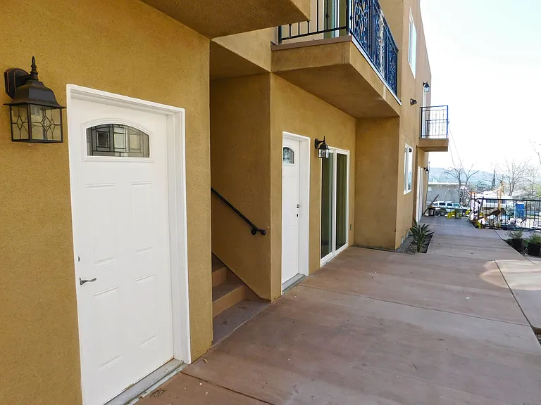 10211-10215 Tujunga Canyon Blvd — Photo 6
