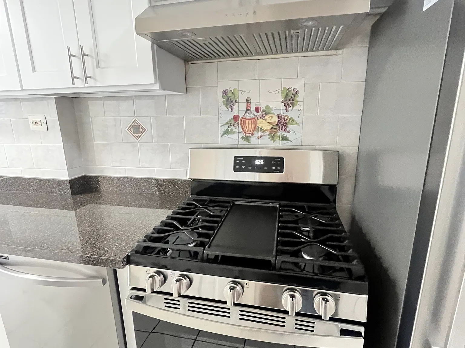 2 bed, $3,200 — Photo 2