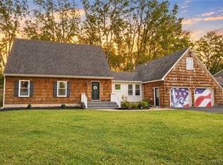 16 Orchard Dr, Le Roy, NY 14482