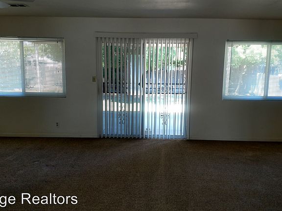 2nd image of 2214 N Kensington Way
