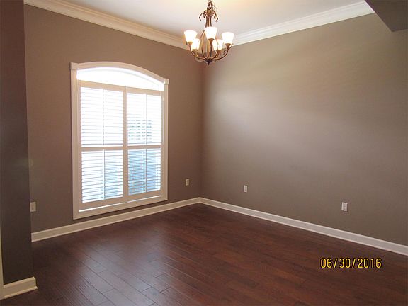 5th image of 207 Brookwood Dr