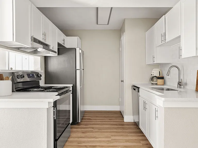 C235370 EnclaveAtBearCreek_VS Stills_1B1B2 Kitchen