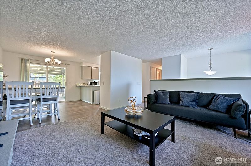 5th image of 1012 E Laurel Street