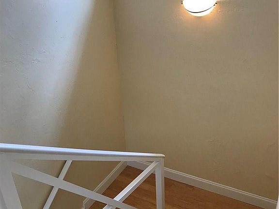 5th image of 943 S York Street