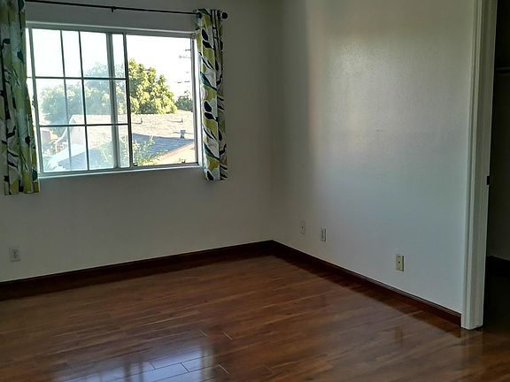 4th image of 2613 Lexington Ave