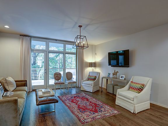 3rd image of 1269 Peachtree Vw