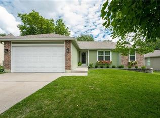 3845 SW Windsong Dr, Lees Summit, MO 64082