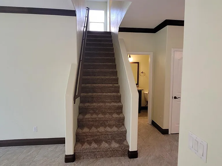 1850 E Patrick Ln — Photo 13