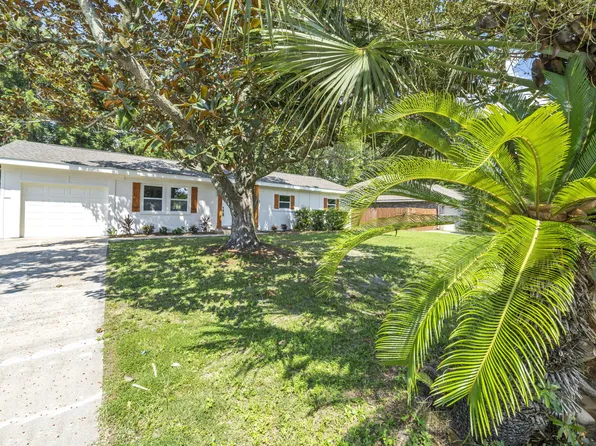 44 Robinwood Dr NW, Fort Walton Beach, FL 32548