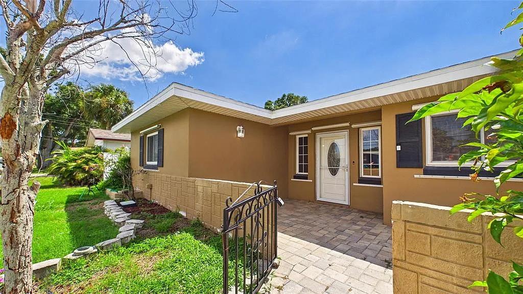 3 bed, 2.5 bath, 2038 sqft, $3,500 — Photo 2