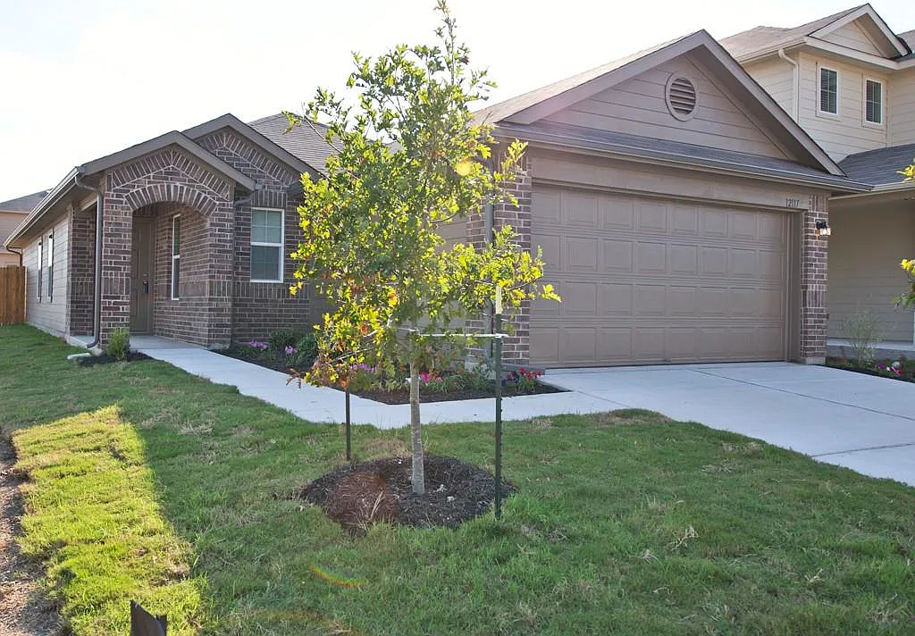 3 bed, 2.0 bath, 1521 sqft, $1,950 — Photo 1