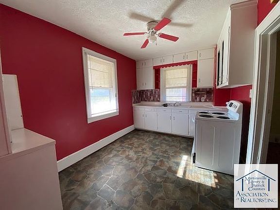 5th image of 913 Chalmers St