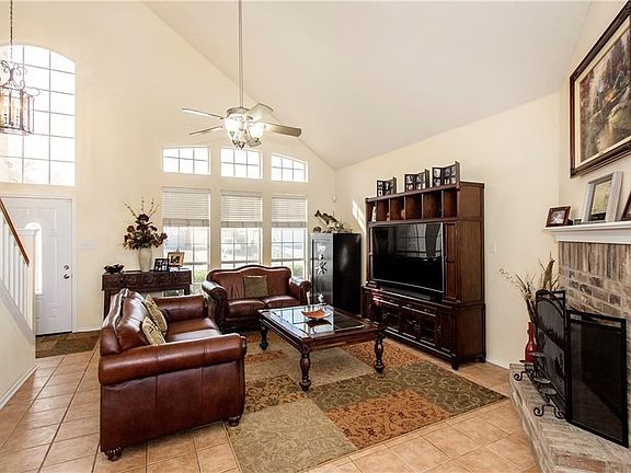 3rd image of 124 Magnolia Ln