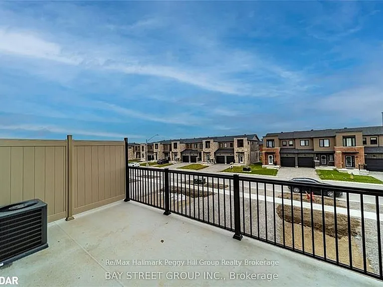27 Fairlane Ave — Photo 11