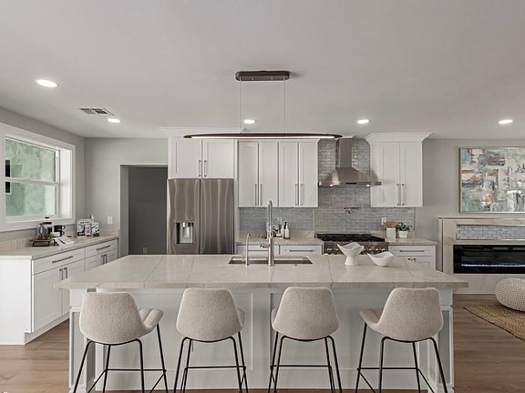 5th image of 1014 E Glenn Dr