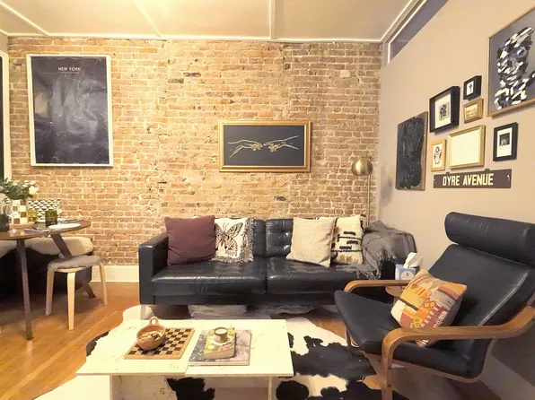 213 E 88th St APT 3C, New York, NY 10128