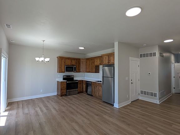 5th image of 109 Hillcrest Ave #B