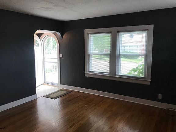 3rd image of 907 Hess Ln