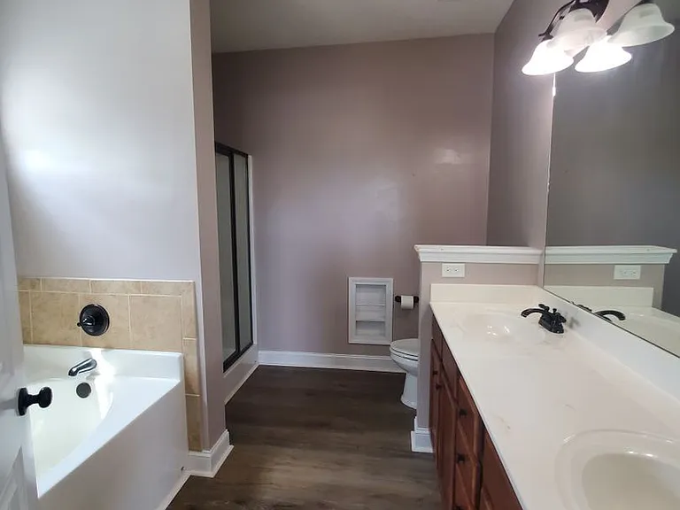 2244 Lakedale Dr — Photo 3