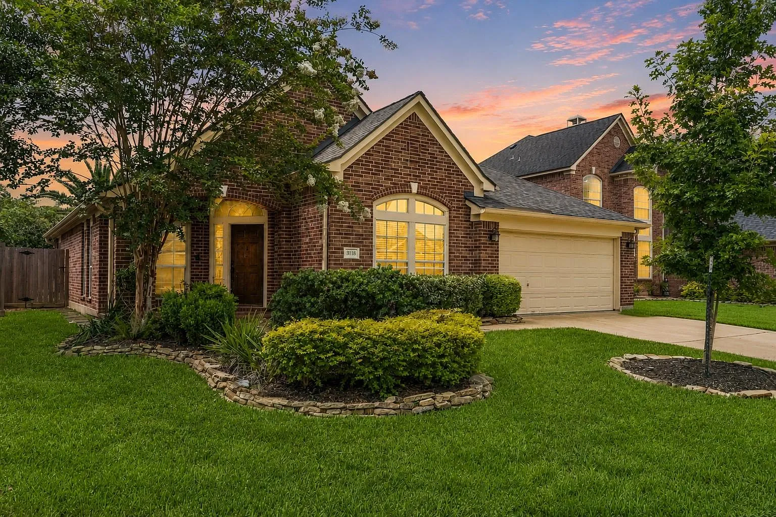3 bed, 2.0 bath, 2094 sqft, $2,500 — Photo 1