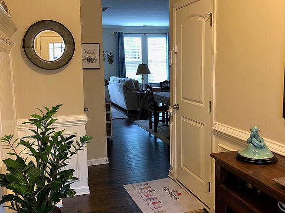 4th image of 500 Retreat Ln