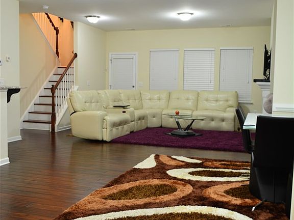 3rd image of 264 Kylemore Cir