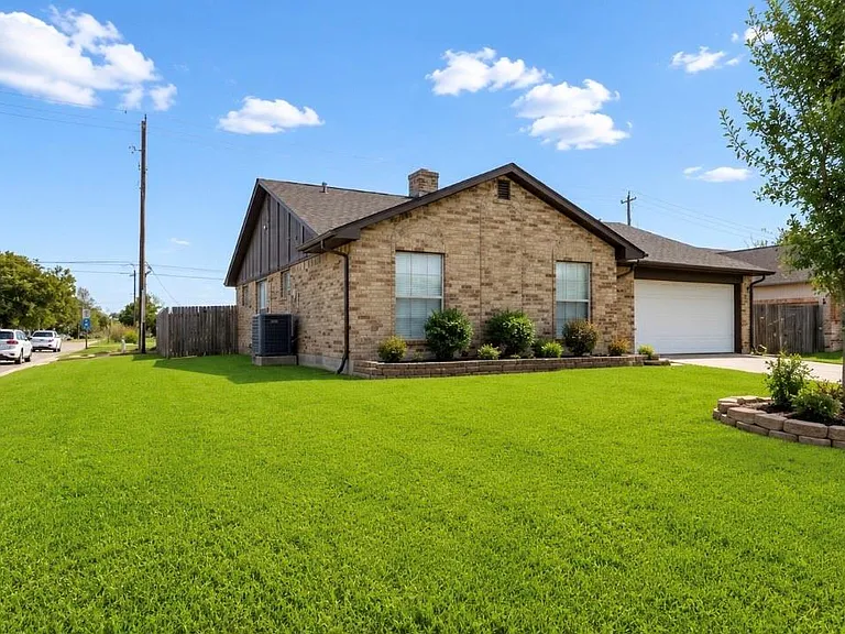 11522 Corkwood Dr — Photo 2